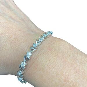 Avon “Dazzling Rhinestone” Silvertone tennis Bracelet with Clear Stones NIB